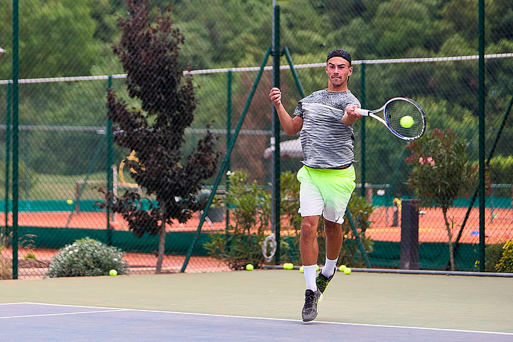 Alexis Delisle pendant l'entrainement à la Mouratoglou Tennis Académie.