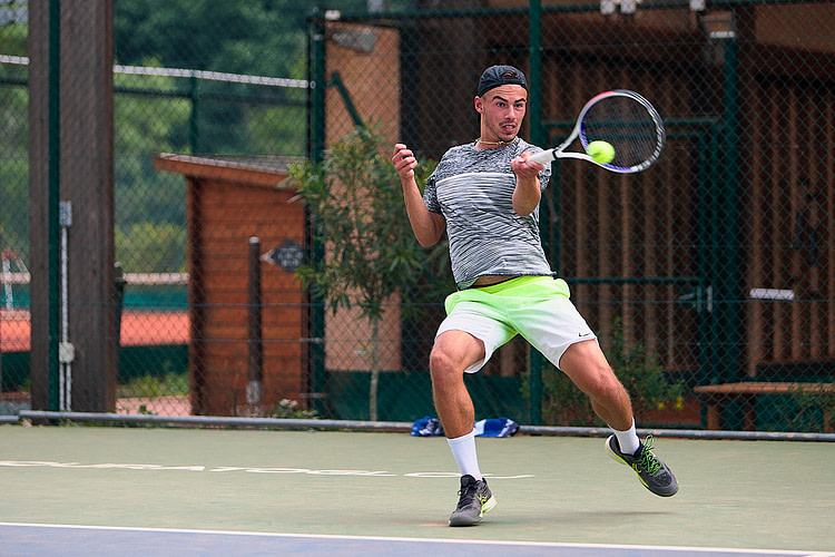 Alexis Delisle pendant l'entrainement à la Mouratoglou Tennis Académie.