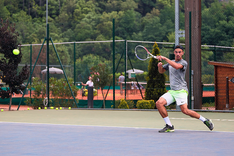 Alexis Delisle pendant l'entrainement à la Mouratoglou Tennis Académie.
