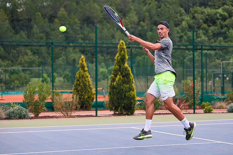Alexis Delisle pendant l'entrainement à la Mouratoglou Tennis Académie.