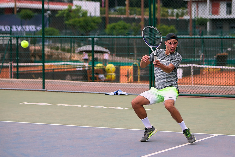 Alexis Delisle pendant l'entrainement à la Mouratoglou Tennis Académie.
